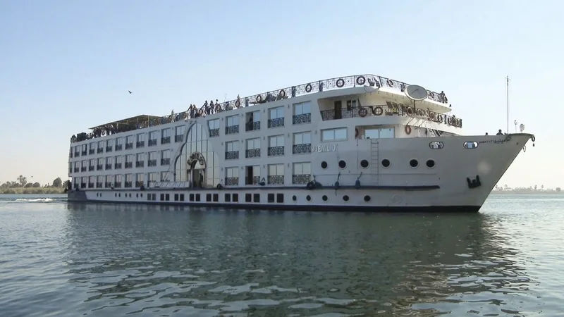 Nilkreuzfahrtschiff auf dem Nil in Ägypten