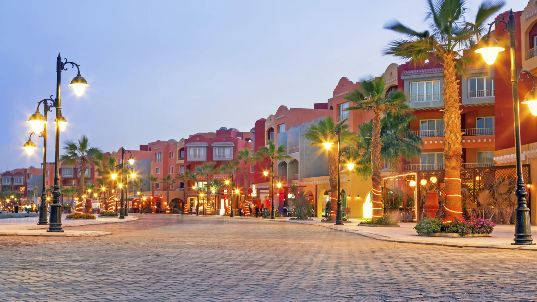 Promenade eines Badehotels am Roten Meer in Ägypten